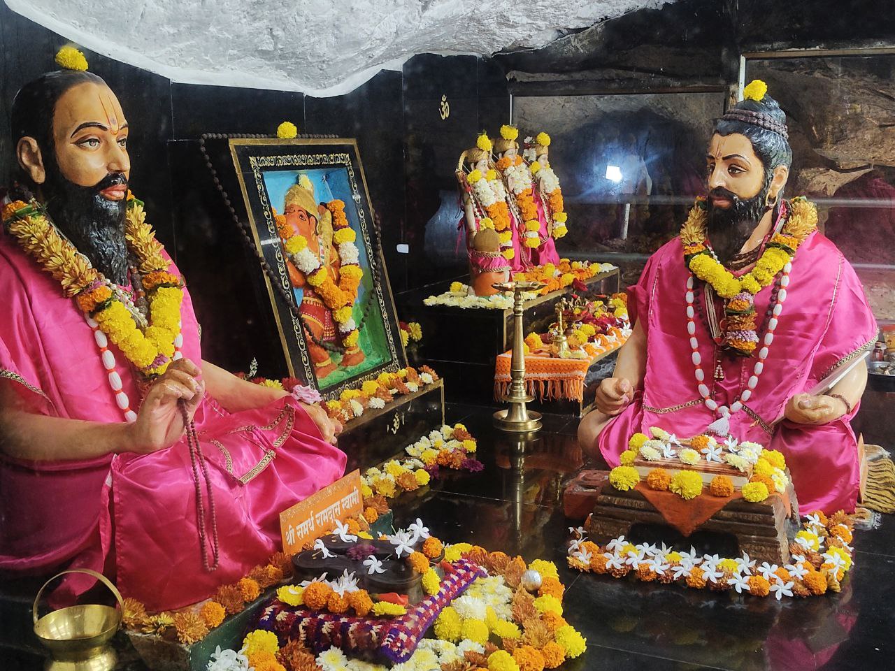 Abhishek: Pooja - Shivtharghal